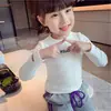 Camisetas de manga larga para niñas de primavera y otoño, ropa elegante para bebés y niños, diseño de letras bordadas de moda estilo coreano, camiseta interior con forro polar