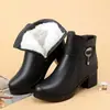 Novedad Otoño/Invierno 2026 Estilo Madre Botas Martin Acolchadas de Terciopelo Botines Cortos para Mujer Suela Suave Casual Antideslizantes Botas de Algodón para Edad Media y Mayores