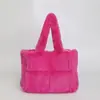 Bolsa de Peluche de Nicho Transfronteriza de Comercio Exterior para Mujer 2025 Otoño e Invierno Nueva Moda Bolsa de Mano de Peluche de Gran Capacidad