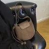 Bolso Cubo de Gamuza Esmerilada Estilo Nuevo Primavera 2026, Bolso de Hombro de Aspecto Elegante y Sencillo, Bolso Cruzado de Moda para Debajo del Brazo