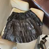Toma real: Falda corta de cuero PU multicapa con volantes, estilo A, dulce y fresca para mujer, otoño 2026, de cintura alta, abullonada, estilo pastel