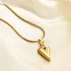 Europa y Estados Unidos transfronterizo simple moda suave colgante de amor collar pendientes de amor traje de mujer al por mayor