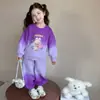 Conjunto de Ropa de Dibujos Animados para Niñas 2026 Pequeña Niña Bebé Moda Primavera y Otoño Sudadera con Gradiente y Pantalones Conjunto de Dos Piezas Moderno