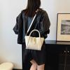 Bolsas Suaves de Nicho Estilo Coreano para Mujer 2025 Nueva Moda Cesta de Verduras Cruzada de Alta Gama Versátil Bolso Cubo Portátil