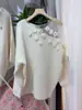 Suéter pullover floral tridimensional de estilo francés, novedad de principios de otoño 2026, tejido fino, suave y holgado para mujer
