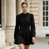 Vestido Curto Elegante Preto FCB com Gola Alta e Renda para Mulheres Estilo Outono 2026 Cintura Fina Modelo Sino para Mulheres