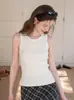 Regata básica canelada de tricô branca com gola redonda para mulheres, camisole de verão canelada vertical elástica para disfarçar as axilas