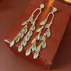 Pendientes de botón ovalados plisados con mariposa de diamante incrustado en aguja plateada, diseño de pendientes vintage retro, pendientes de nicho para mujer