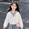 Nuevo Conjunto de Moda para Niñas Primavera y Otoño 2026: Conjunto de Dos Piezas con Sudadera Color Block Elegante y Pantalones de Mezclilla con Lazo