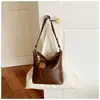 Bolsa Transversal Feminina Estilo Balde 2026 Nova Outono Vintage Luxo Leve Nicho Ombro Único Sob o Braço Bolsa Versátil para o Dia a Dia