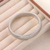 Pulsera europea y americana de aleación de tres capas enrollada en hueso de serpiente de un solo anillo viento frío pulsera simple personalidad borde ancho pulsera de resorte