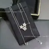 Colar Dueto Série Flor de Fu Flor Borboleta Versão Alta Ouro V Corrente de Clavícula Três Flores Cheia de Diamantes