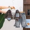 Ropa de Primavera y Otoño para Niños 2026 Nuevo Conjunto de Tres Piezas con Capucha y Mangas Largas Moda Bebé Ropa Exterior para Niños Pequeños Ropa de Moda