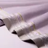 2026 Lujo Ligero Paquete de 100 Algodón de Fibra Larga Estilo Artesanal Bordado en Esquinas de Borde Ancho Juego de Cuatro Piezas Color Sólido Simple Algodón Puro