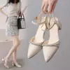 Sandalias de Mujer de Verano 2026 Nuevo Estilo Fanghua de Una Tira con Tacón Alto y Exquisitos Diamantes de Imitación, Versátiles con Faldas, Sandalias Estilo Hada