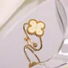 Acero de Titanio Chapado en Oro Transfronterizo Más Vendido Acero Inoxidable Pulsera, Collar, Anillo y Pendientes de Trébol de Cuatro Hojas Conjunto Fábrica al por Mayor