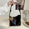 Bolsa Simples com Laço sob o Braço Feminina 2025 Novo Estilo Estilo Estrangeiro Bolsa Baguete Portátil Bolsa Transversal Quadrada Pequena com Corrente Versátil