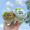 Muñeco de Peluche Lindo de Perro con Gafas de Trébol de Cuatro Hojas, Llavero Colgante, Exquisita Decoración para Mochila, Muñeco de Máquina de Garra
