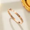 Pulseras de Acero de Titanio Serie No Descolorante para Mujer, Diseño de Broche de Moda, Joyería Popular de Celebridades de Internet, Joyería Exquisita Incrustada con Diamantes al por Mayor Transfronteriza