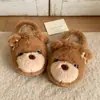 Pantufas quentinhas de casal em desenho animado com protetores de dedos felpudos, apresentando um design de cores contrastantes e um pequeno motivo de urso, adequadas para homens e mulheres, com forro de fleece adicionado, perfeitas para uso pós-parto e inverno