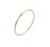 Venta al por mayor de fábrica en stock: Anillos lisos curvos de acero inoxidable, anillos lisos de lujo ligero de moda para parejas, accesorios de mano modernos