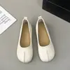 Zapatos cómodos retro de imitación de punta dividida, suela blanda, estilo abuela para mujer, modelo otoño 2026, slip-on ligeros, estilo coreano, zapatos bajos casuales