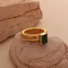 Anillo de Moda de Alta Calidad Chapado en Oro de 18 Quilates con Tacto de Lujo, Diseño de Raya de Circonita Verde, Joyería Versátil, Fábrica de Dropshipping para Tiktok y Kuaishou