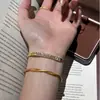 Pulsera de Plata de Ley S925 con Alambre Italiano Envolviendo Diamantes, Diseño Sencillo de Nicho, Lujo Ligero, Sensación de Alta Gama, Joyería Elegante