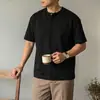 Camiseta Masculina Dengjie Estilo Old Money Manga Curta, Gola Henley Masculina, Algodão Sarja 180g Abertura Frontal, Novo Verão 2026 Meia Manga