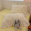 Juego de cuatro piezas de terciopelo de leche engrosado, fresco y cálido, estilo Ins, funda de edredón para maternidad, juego de tres piezas de sábana para dormitorio de estudiante para invierno