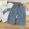 Calça jeans infantil com estampa de leopardo, calça pantalona para meninas, roupa de outono para meninos, novo calça longa casual para bebês para primavera e outono 2026