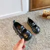 Zapatos de piel para niña con punta redonda, nuevo estilo primavera y otoño, versión coreana, estilo retro, zapatos de princesa, zapatos individuales para bebé de suela blanda, zapatos de baile de moda