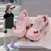 Zapatos Deportivos para Niña 2026 Primavera/Verano Nuevo Estilo Malla Simple Hueca Transpirable Zapatos de Papá Estilo Princesa Infantil Zapatos de Malla