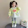 Conjunto de Sudadera Falsa de Dos Piezas con Mangas Largas en Forma de Corazón para Niñas, Estiloso Nuevo Ropa Infantil Otoño 2026 Leggings