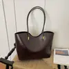 Bolsa feminina de grande capacidade para uso transfronteiriço, nova coleção outono 2026, bolsa de ombro versátil e elegante, bolsa tote moderna e casual para o trabalho e uso diário