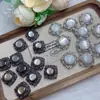 Caja de concha blanca natural concha negra pulsera con diseño tallado a mano colgante accesorios DIY