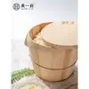 Cubo de Madera para Arroz al Vapor Casero Vaporera de Arroz Cubo de Arroz Antiguo Cocina Tamaño Comercial Cubo de Vaporización Aislado de Madera de Abeto Vaporizando Arroz