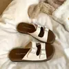 Novos Sapatos Femininos de Verão, Sandálias Estilo Coreano de Solado Grosso com Abertura nos Dedos, Tira Larga, Vazadas, com Fivela de Metal, Chinelos de Praia para Mãe, Chinelos de Calçar