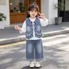 Conjunto de Ropa de Otoño para Niñas Estilo Nuevo Moda Primavera y Otoño Infantil Chaleco de Mezclilla Manga Larga Conjunto de Tres Piezas Moderno