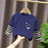 Ropa infantil, camiseta de manga larga para niños, algodón puro, nuevo estilo de otoño 2026, conjunto falso de dos piezas, top para niños, camiseta básica para niños