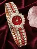 Elegante Conjunto de Relógio de Quartzo Feminino com Colar de Diamantes Cravejados com Rubis, Brincos, Anel, Pulseira, Conjunto de Presente de Cinco Peças