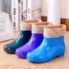 Zapatos de agua, botas de lluvia cortas, botas de cocina para mujer, forradas de felpa, resistentes al desgaste, antideslizantes, botas de goma, para lavar platos en invierno, impermeables y cálidas, para adultos