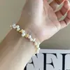 Pulsera de perlas barrocas de agua dulce en forma de pétalo para mujer, pulsera de cuentas de nicho de lujo ligero con un toque de alta gama, venta al por mayor