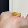 Anel de diamante dourado esculpido com textura italiana antiga e margarida com elegante anel de dedo estilo corte de trefilação