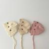 Gorros Coreanos para Bebé Qiunan Invierno 2026 Nuevo Estilo Ins Fresa Orejeras para Niñas Gorros de Lana para Bebé Venta al por Mayor