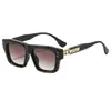 Nuevas gafas de sol cuadradas con remaches metálicos, elegante diseño retro europeo y americano, gafas de protección solar para comercio electrónico transfronterizo