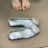 Sapatos Baixos Quadrados de Cetim Camada Única Femininos 2025 Novos Flats Delicados com Strass Sapatos para Chegar Tarde ao Trabalho