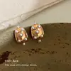 Brincos de Metal Curvos Estilo Europeu e Americano Personalizados para Mulheres, Roupas de Trabalho Modernas, Brincos de Pérola Versáteis, Brincos Elegantes, Brincos de Luxo