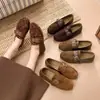 Mocasines clásicos y cómodos, colección de otoño, con hebilla de piel sintética, estilo mule, con tacón oculto, zapatos slip-on para mujer, colección 2026