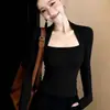 Camiseta Wubi crab de seda gelada canelada com gola quadrada de manga comprida slim fit para mulheres, uma peça básica com design puro e atraente que revela a clavícula